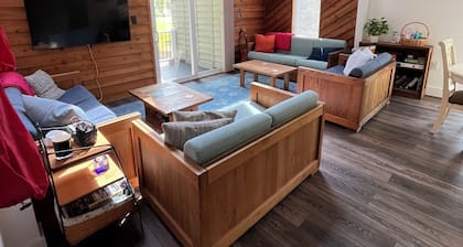 Cozy cottage in a quiet neighborhood 1 mile to Bethany Beach.