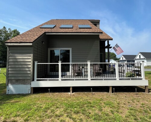 Cozy cottage in a quiet neighborhood 1 mile to Bethany Beach. 
