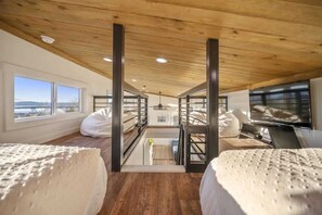 2 bedrooms, WiFi, bed sheets - Secluded Lake View Tiny Home with Amazing Views (Clayton)