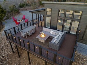 Outdoor dining - Secluded Lake View Tiny Home with Amazing Views (Clayton)