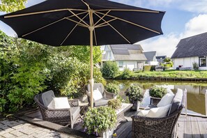 Terrace/patio - Holiday Home by Zuidlaardermeer Jetty (Kropswolde)