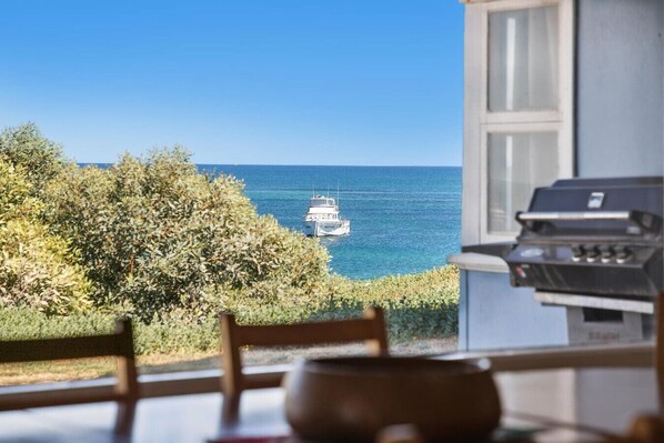 Property grounds - The Blue Beach House, 3 * accommodation 5 * view (Ledge Point)