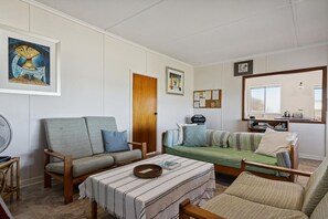 TV - The Blue Beach House, 3 * accommodation 5 * view (Ledge Point)