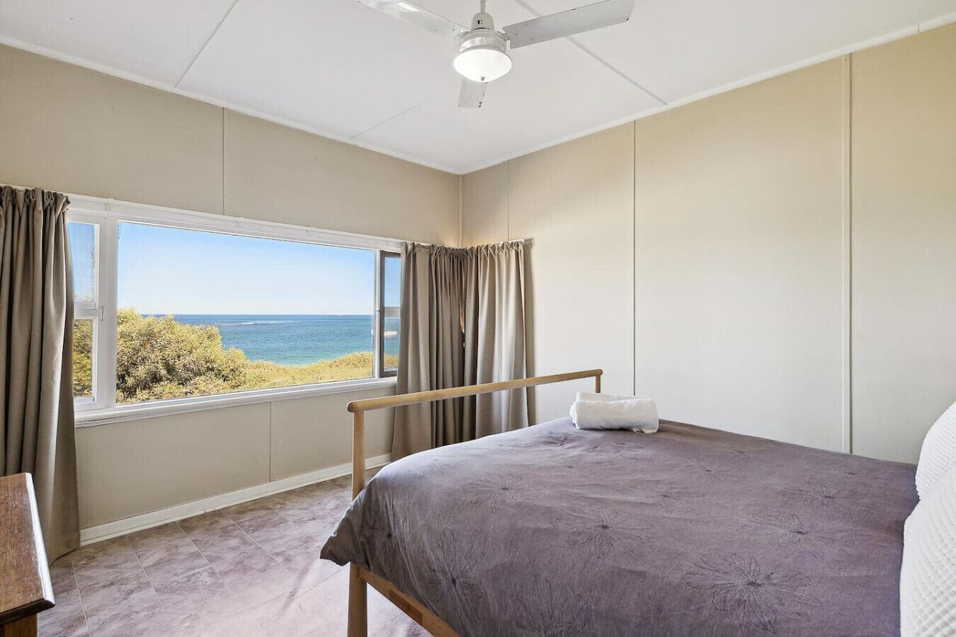 3 bedrooms, bed sheets