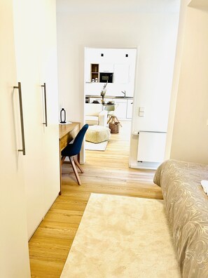 1 sovrum, skrivbord, resesäng och gratis wi-fi