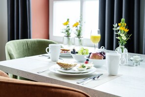 Se ofrece un desayuno bufé todos los días (por un coste adicional)