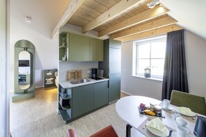 Estudio, no fumadores | Cocina privada | Frigorífico, hervidor eléctrico y trona infantil