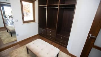 Literie hypoallergénique, minibar, coffres-forts dans les chambres