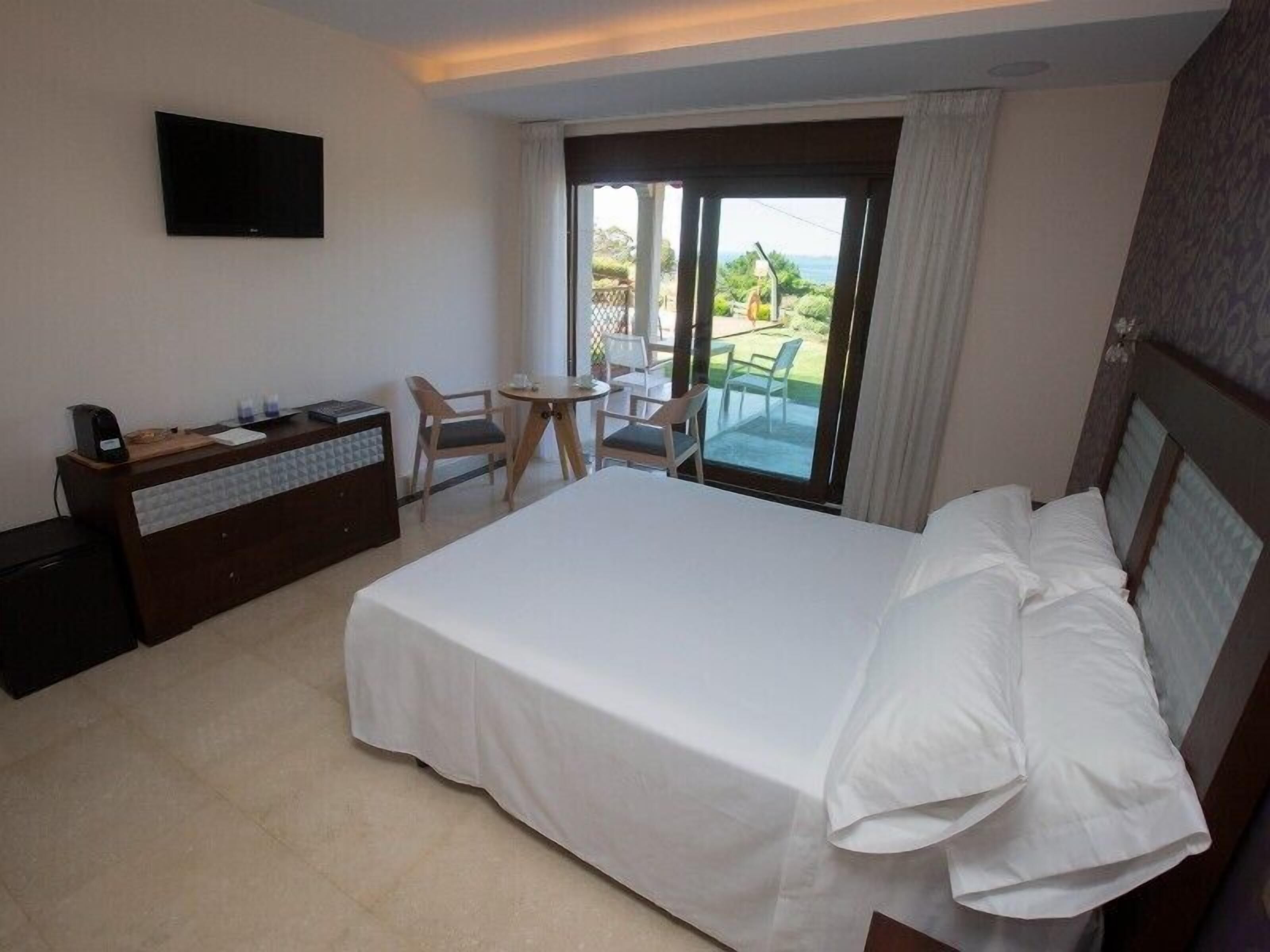 Ropa de cama hipoalergénica y minibar 