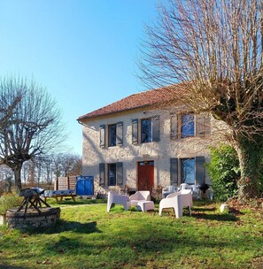 Exterior - The Gîte Pouget is located 2km from the medieval village of Montréal du Gers. (Montréal)