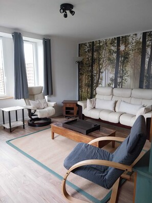 Smart-TV, DVD-spiller, bordtennis og bøker