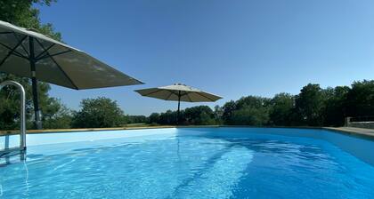 The Gîte Pouget is located 2km from the medieval village of Montréal du Gers.