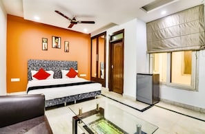 Premium bedding, minibar, individually decorated, individually furnished