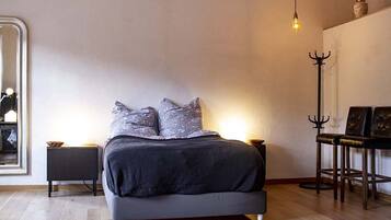 1 slaapkamer, een bureau, gratis wifi, beddengoed