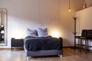 1 bedroom, desk, free WiFi, bed sheets - Luxurious apartment at Schloss Mühlen No.5 (Horb am Neckar)