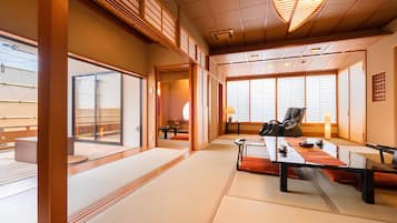 Family Room, Non Smoking, Private Bathroom | In-room safe, blackout drapes, iron/ironing board, free WiFi