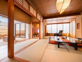 Family Room, Non Smoking, Private Bathroom | In-room safe, blackout drapes, iron/ironing board, free WiFi