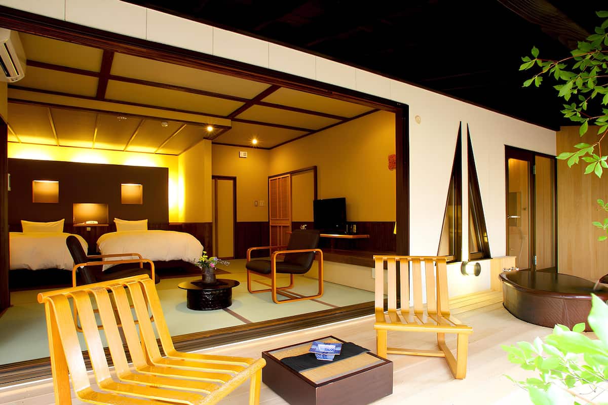 Traditional Room, Non Smoking, Private Bathroom | In-room safe, blackout curtains, iron/ironing board, free WiFi