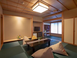 Chambre avec lits jumeaux, 2 lits une place | Coffres-forts dans les chambres, rideaux occultants