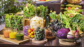 Free daily buffet breakfast