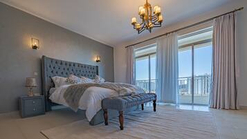 Presidential Apartment | Iron/ironing board, free WiFi