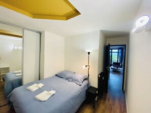 1 slaapkamer, een bureau, een strijkplank/strijkijzer, gratis wifi