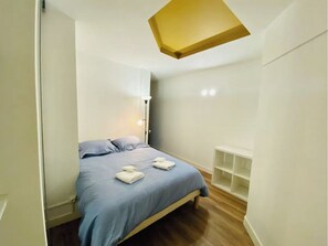 1 chambre, bureau, fer et planche à repasser, Wi-Fi gratuit