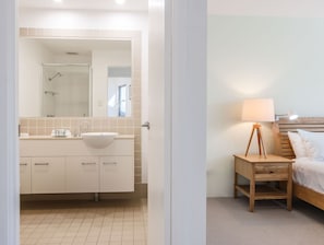 Hair dryer, towels - Stunning She Oak Lane - 2 Bedroom Apartment! (Tweed)