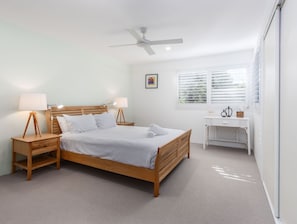 2 bedrooms, iron/ironing board, free WiFi, bed sheets - Stunning She Oak Lane - 2 Bedroom Apartment! (Tweed)