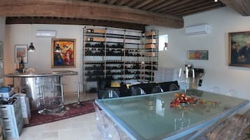 Bar (in der Unterkunft)