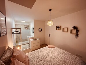1 chambre, bureau, fer et planche à repasser, Wi-Fi gratuit