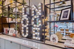 Lounge - Hub By Premier Inn London Clerkenwell (London)