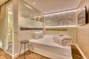 Standard Double Room, Roll-in Shower