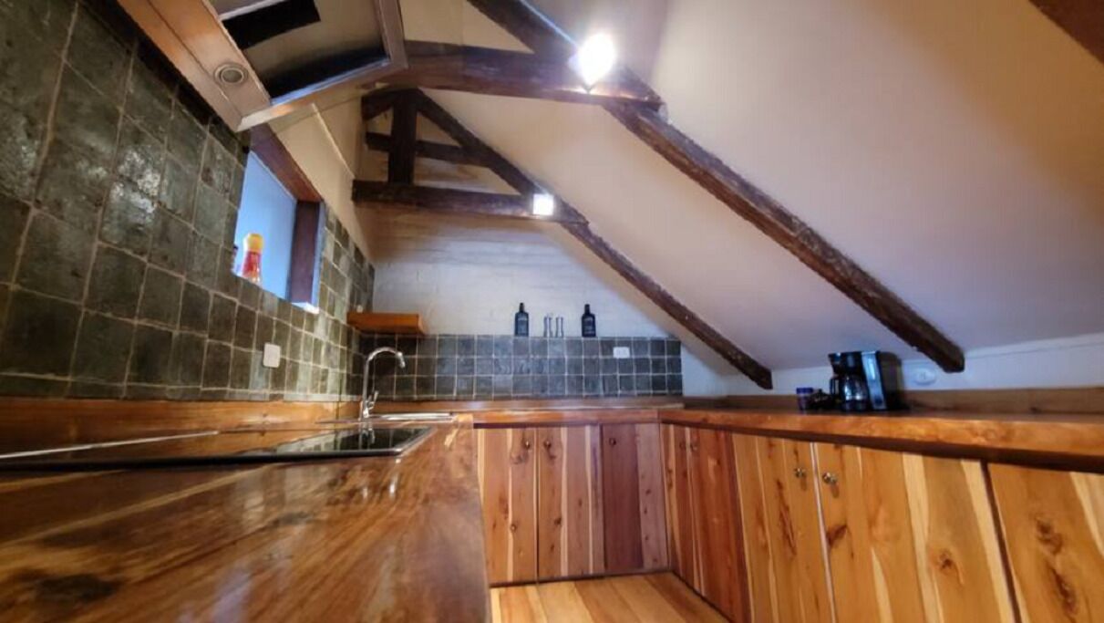 Een koelkast, een magnetron, een kookplaat