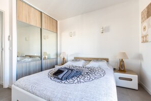2 bedrooms, desk, iron/ironing board, travel cot
