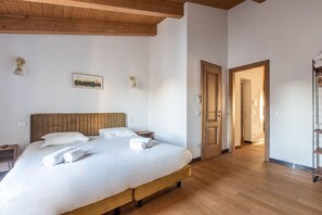 1 bedroom, iron/ironing board, travel cot, free WiFi