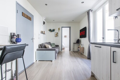 Cute affordable 1-br minutes from Cannes Center