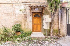 Exterior detail - Cute affordable 1-br minutes from Cannes Center (Cannes)