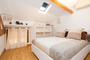 3 bedrooms, desk, iron/ironing board, travel cot - Big loft 107m2, 10min walk to Palais des festivals (Cannes)