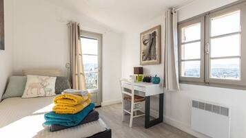 2 bedrooms, iron/ironing board, travel crib, free WiFi