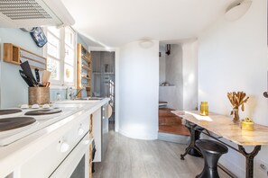 Refrigerador, microondas, horno, placa de cocina