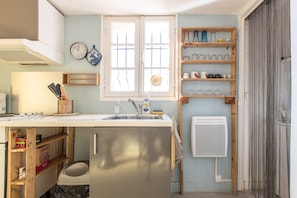 Fridge, microwave, oven, stovetop - Charming Little Bucolic House 5-min from City (Mouans Sartoux)