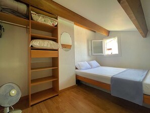 Room - Studio Loft with Terrace, Steps from Beach - Gruissan (Gruissan)