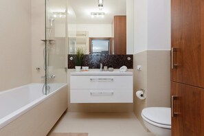 Baignoire, shampoing