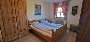 1 bedroom, iron/ironing board, free WiFi - The Gschwendtnerhof in the high valley invites you: Apartment ciao-aschau Bunk 16 (Aschau)