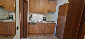 Kühlschrank, Herdplatte, Geschirrspüler