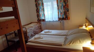 1 Schlafzimmer, Reisekinderbett, WLAN