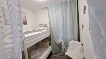 1 bedroom, travel crib, free WiFi