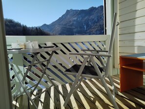 Outdoor dining - The historic Haus zur Burg invites you: Apartment ciao-aschau Julia (Aschau)