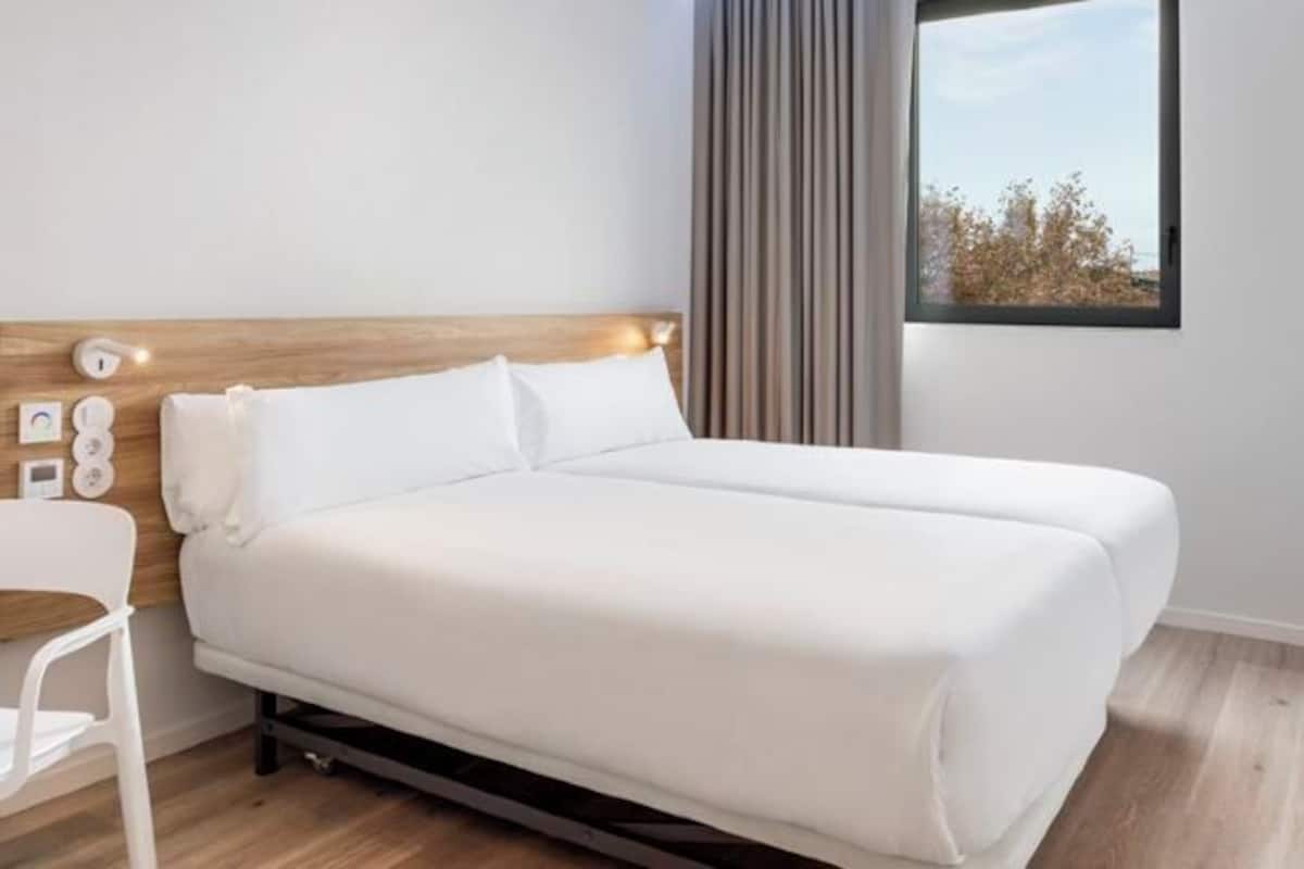 In-room safe, desk, free WiFi, bed sheets